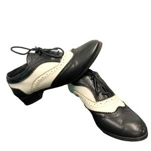 Black and White Saddle Shoes Women’s 8 Hot Topic